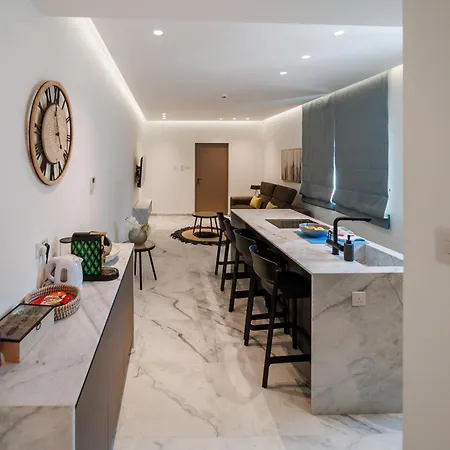 Apartment Luxurious 2bed Larnaca